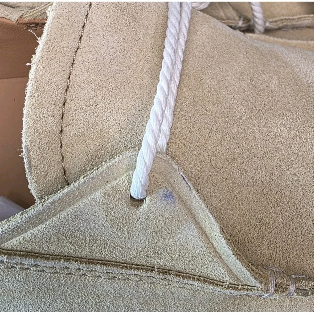 OluKai Ka'a Men's 10 Golden Sand Suede Driver Moccasin Comfort Loafers